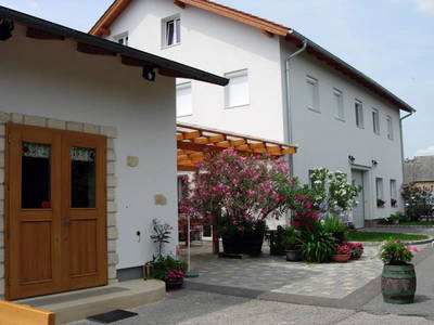 Bild 2 aus  Karnerhof