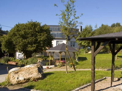 Weinlaube und Grillplatz