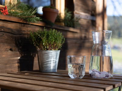 Quellwasser mit Edelsteinen