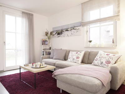 Blick auf den gemütlichen Wohnbereich