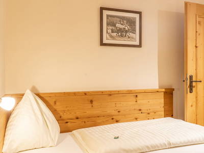 Bild 118 aus  Peilsteingut