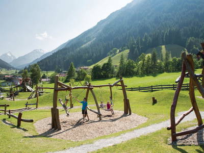 Bild 12 aus  Bastls Hof