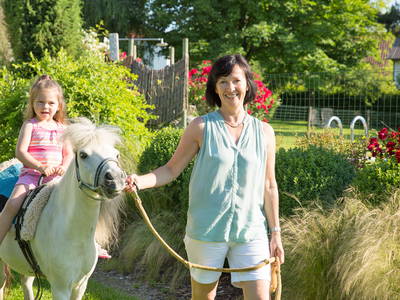 Ponyreiten für Kleinkinder