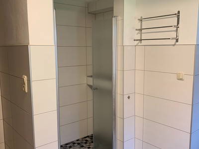 Dusche im unteren Bad