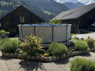 Pool in Garten 