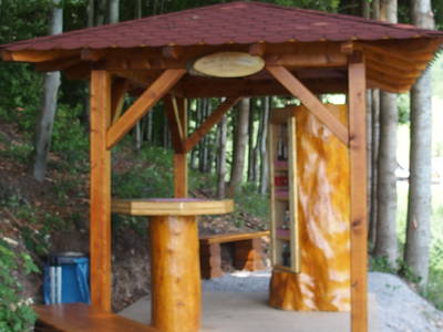 Schnapsbrunnen am Maisacher-Turmsteig