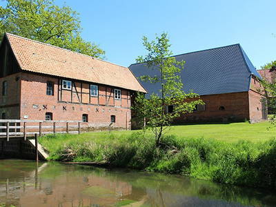 Unser Mühlenhof liegt idyllisch an den Ufern des Heideflüsschens "Luhe"!