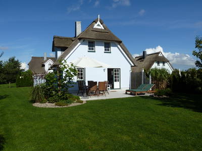 alle vier Häuser umgibt ein gepflegter Garten von rd. 600 m²