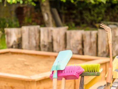 Sandkasten mit Schirm