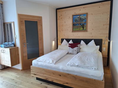 Doppelzimmer Blick Dorfkapelle