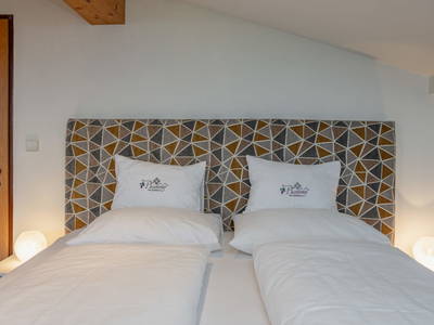 Bild 132 aus  Pleschinhof