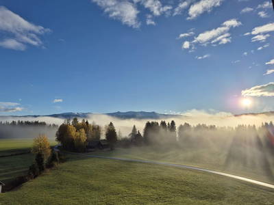 Aussicht zum Sonnenaufgang über den Seetaler Alpen