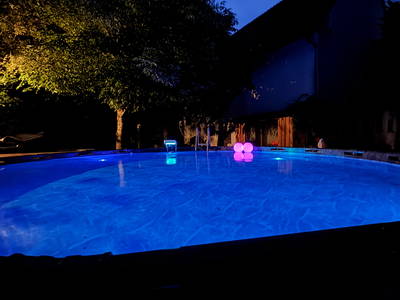 beheizter und beleuchteter Pool