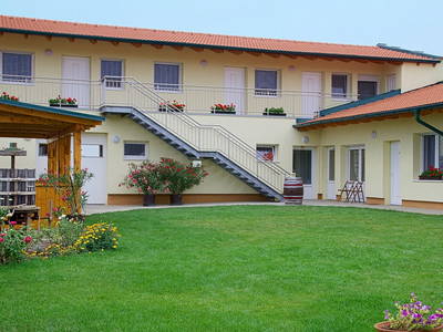 Bild 2 aus  Gästehaus u. Weinbau Lackenblick