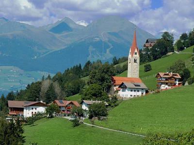St.Leonhard (Kircherhof unterhalb der Kirche)