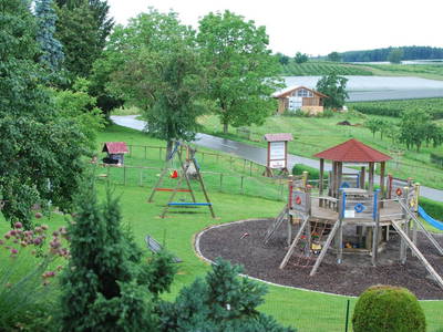 großer Kinderspieleturm