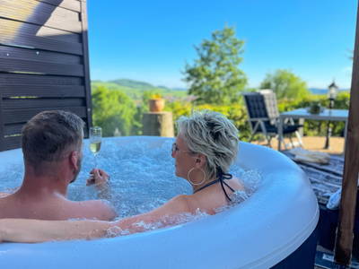 Jacuzzi im Deluxe Bungalow