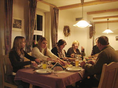 herrlich zum Feiern, Lachen, Essen -  unser Gemeinschaftsraum für Gruppen