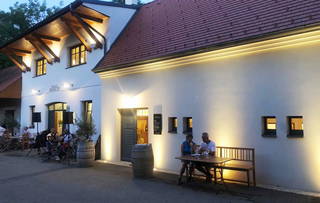 Weingut, Weinlounge u. Kellerstöckl Hindler aus Schrattenthal