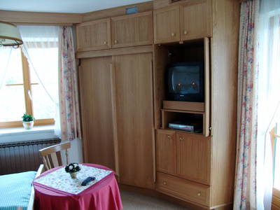 Bild 38 aus  Bruderhof