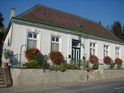 Bild 2 aus  BioWeingut Hauerhof 99