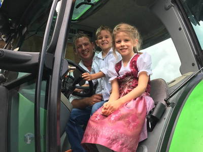 Traktor fahren macht immer Spaß