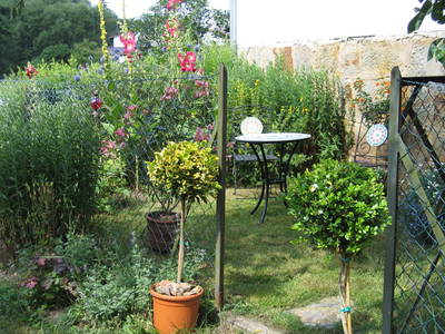 ...und noch ein kleines Gärtchen bei uns zum Lauschen, Lesen, Träumen ....