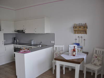 Küche mit Essecke Rosé