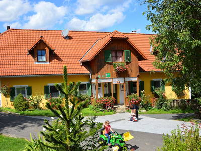 Bild 2 aus  BioBauernhof Sommer