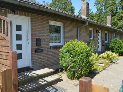 Eingänge Apartments 4a-c