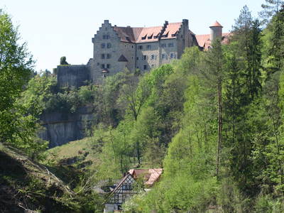 Naturparadies Burg Rabenstein mit Falknerei im Ahorntal
