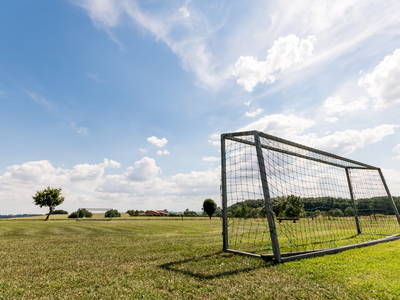 Unser Fußballplatz im Garten