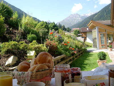 Bild 2 aus  Bastls Hof