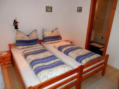 Zweibettzimmer mit Badewanne
