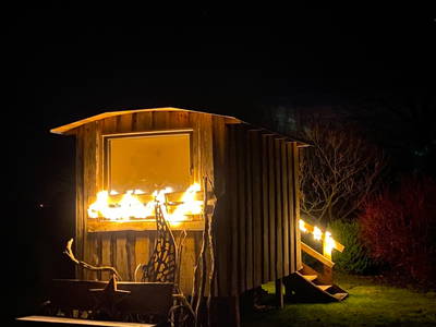 Holzsauna im Garten ...