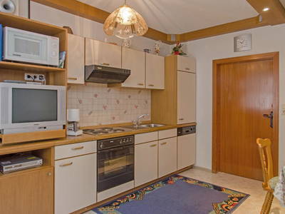 Bild 81 aus  Bruderhof