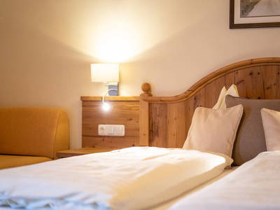 Bild 138 aus  Peilsteingut