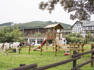 Hofansicht mit Spielplatz