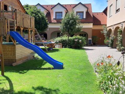 Bild 2 aus  Am Arkadenhof