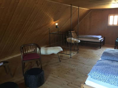 Stiege mit Geländer und einem Deckel zum zumachen!