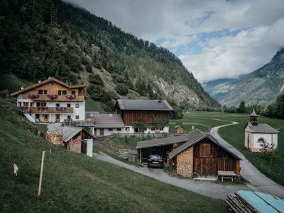 Bild 2 aus  Michelas Hof