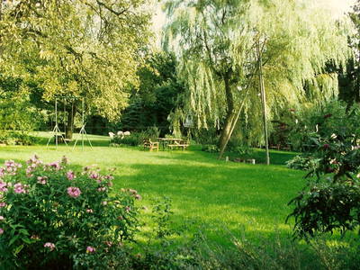 weitläufiger Garten