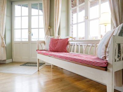 schöne Bank im Wohnbereich