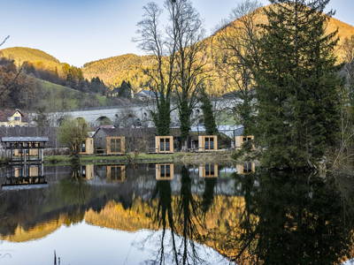 Bild 2 aus  CHECKIN THE BOX Schloss Neubruck