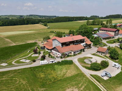 Wiesen-Hof von oben