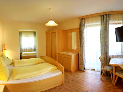 Dreibettzimmer mit Balkon