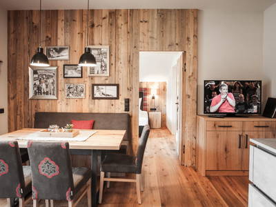 Essbereich und Schlafzimmer 1