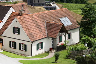 Ferienhaus am Hofberg u. Campingparkplätze im Olivenhain aus Riegersburg