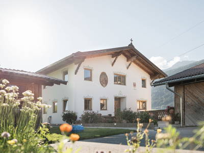 Bild 2 aus  Hell Hof