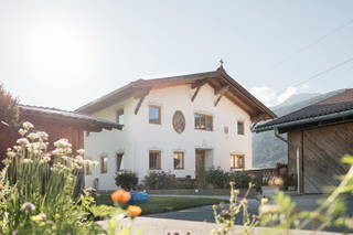 Hell Hof aus Axams